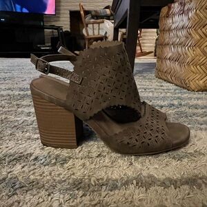 Maurice’s brown heels, size 6.5.